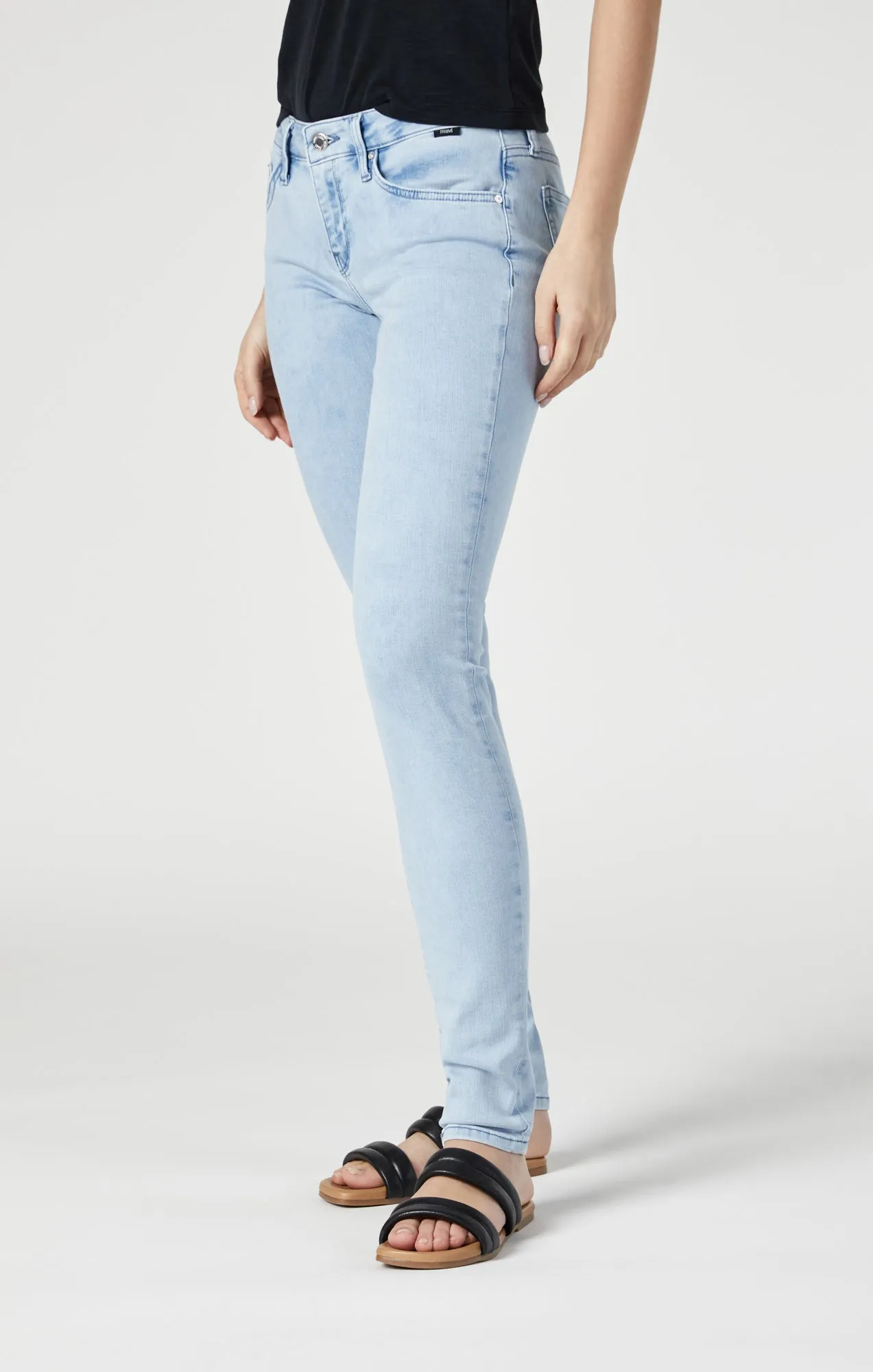 ALEXA SKINNY IN SKY FEATHER BLUE