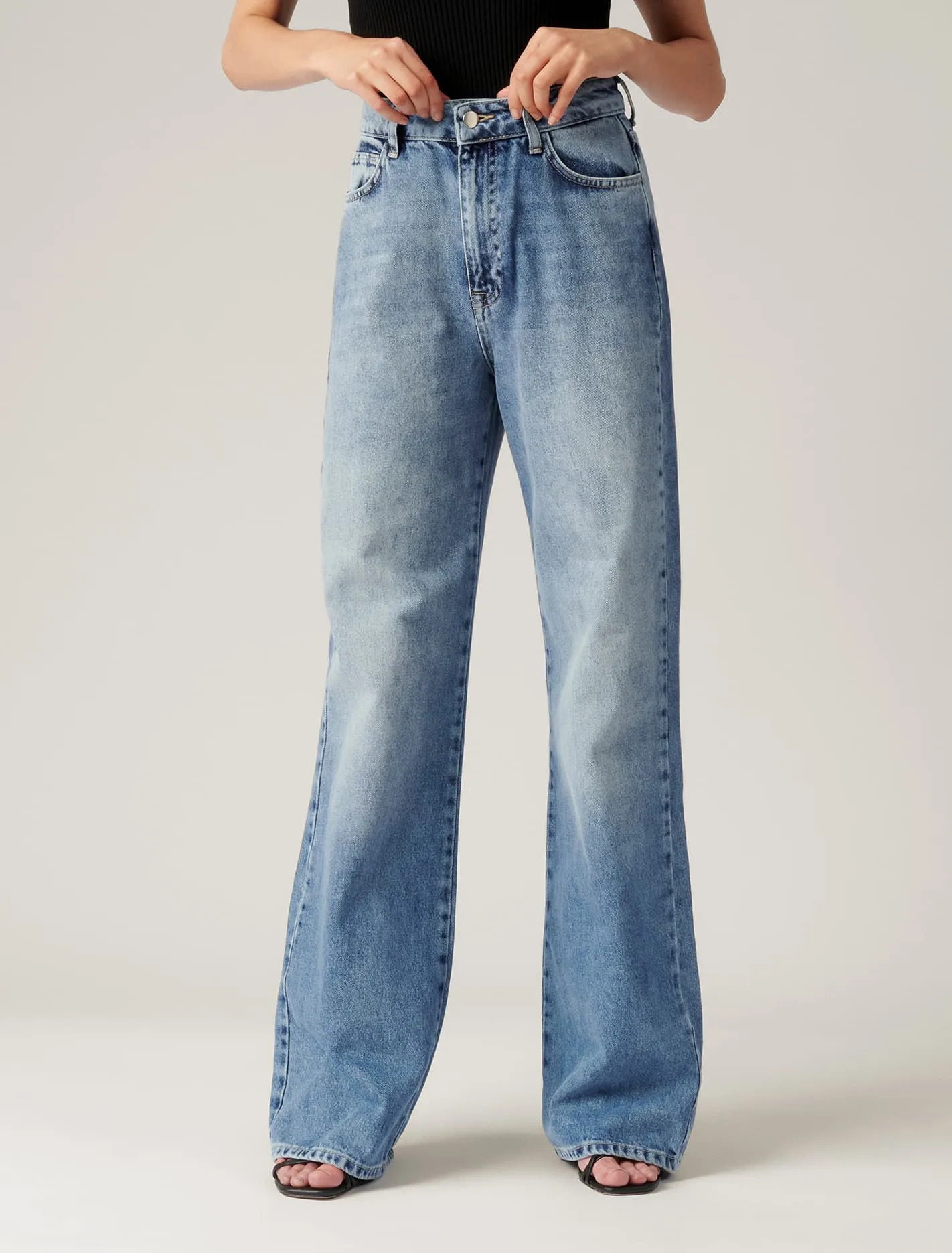 Anna High Rise 90s Straight Jean