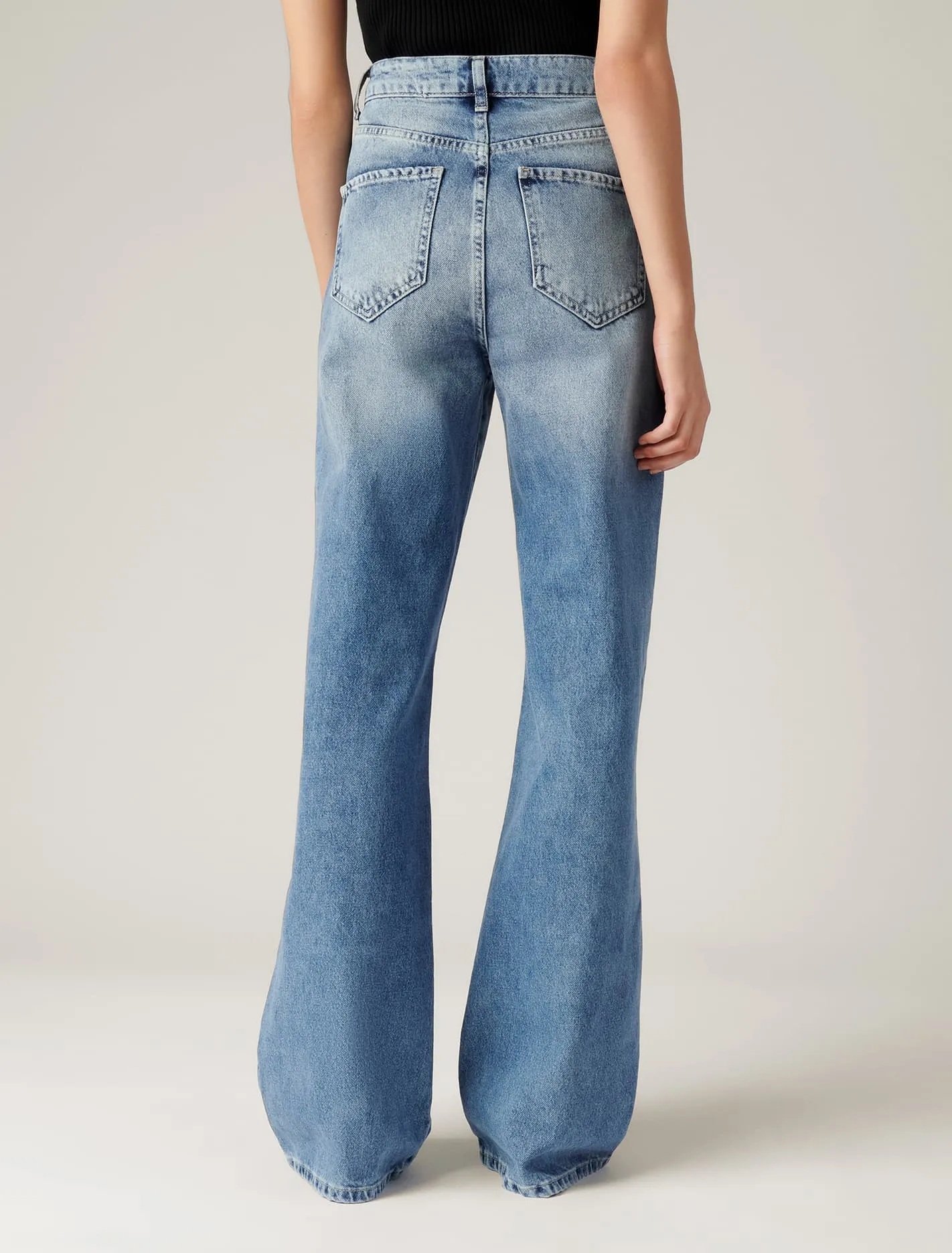 Anna High Rise 90s Straight Jean