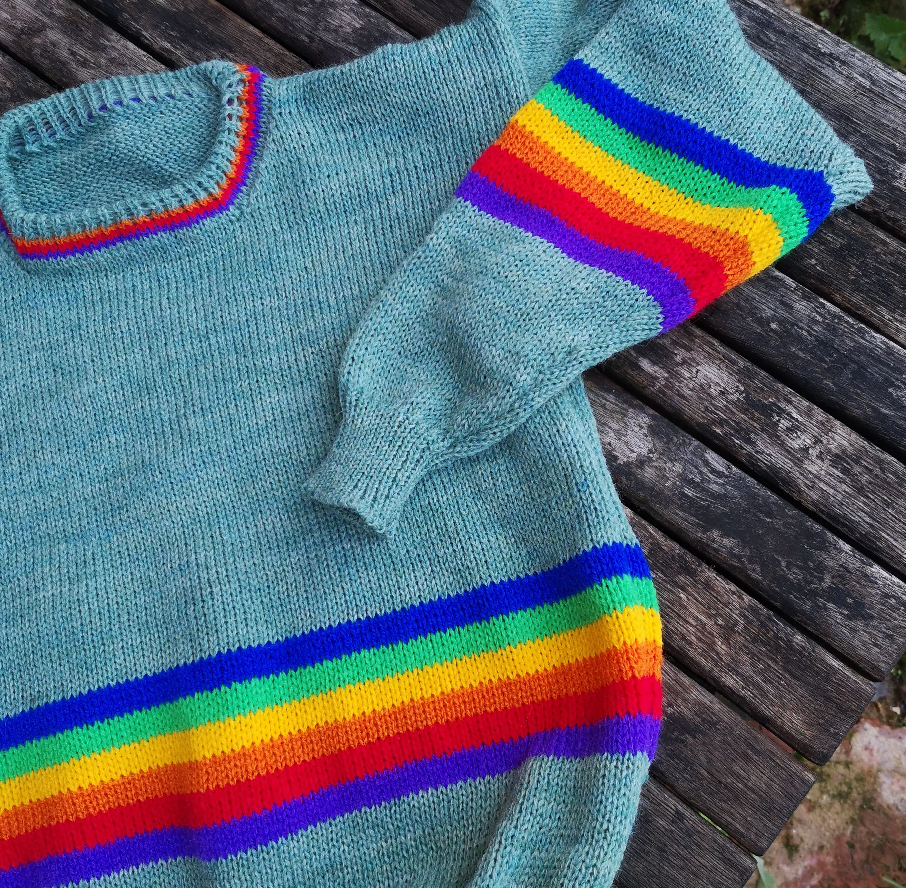 "Ellery" Childs, Unisex, rainbow jumper size 26/28 inches 66/71cm age 6 