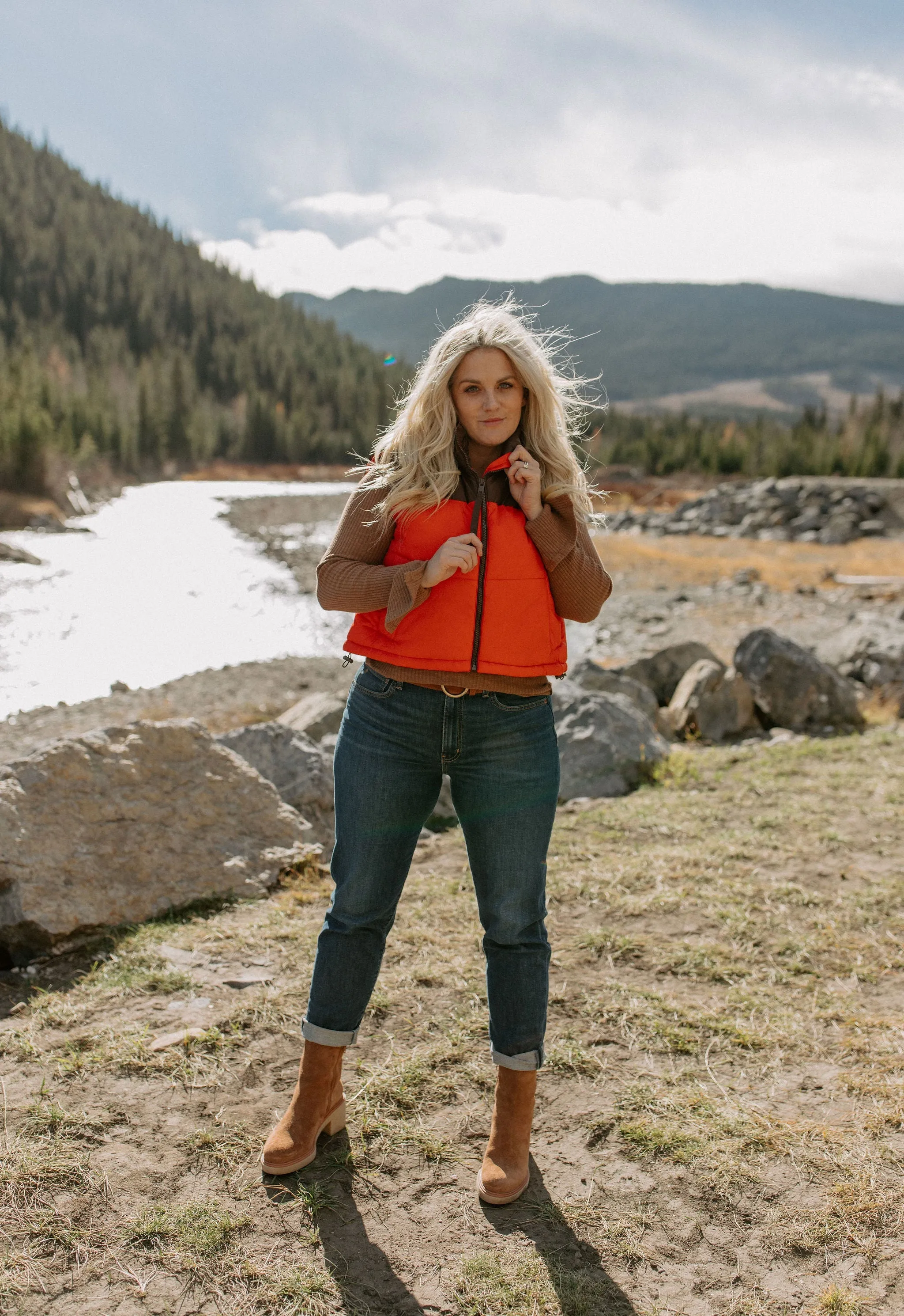 The Bomina Cropped Puffer Vest - Aurora Red