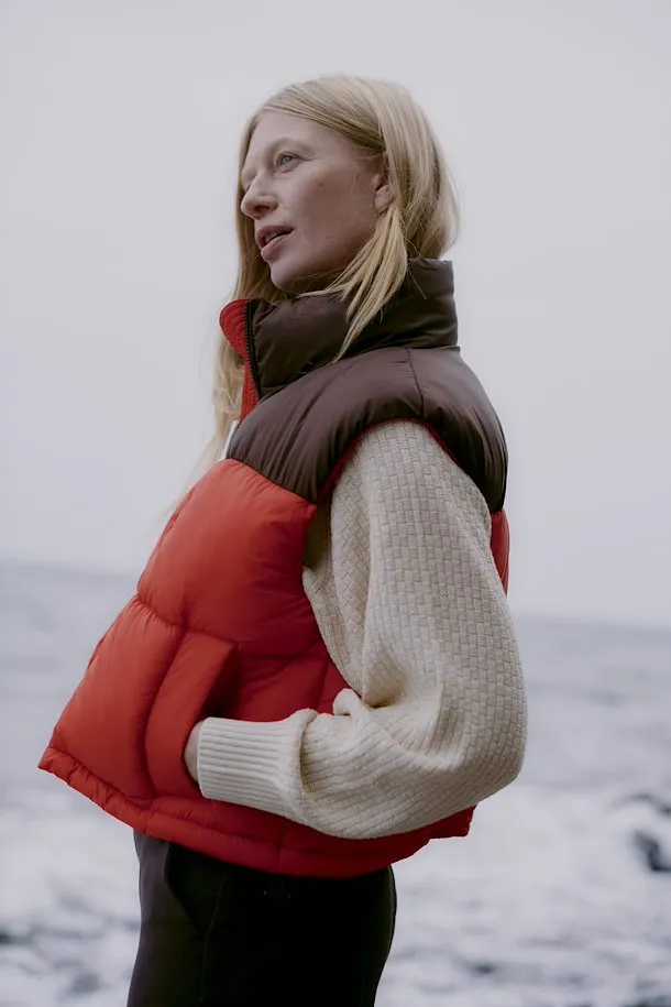 The Bomina Cropped Puffer Vest - Aurora Red