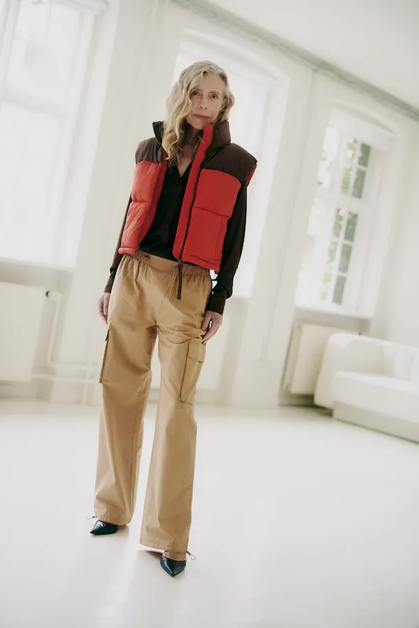 The Bomina Cropped Puffer Vest - Aurora Red