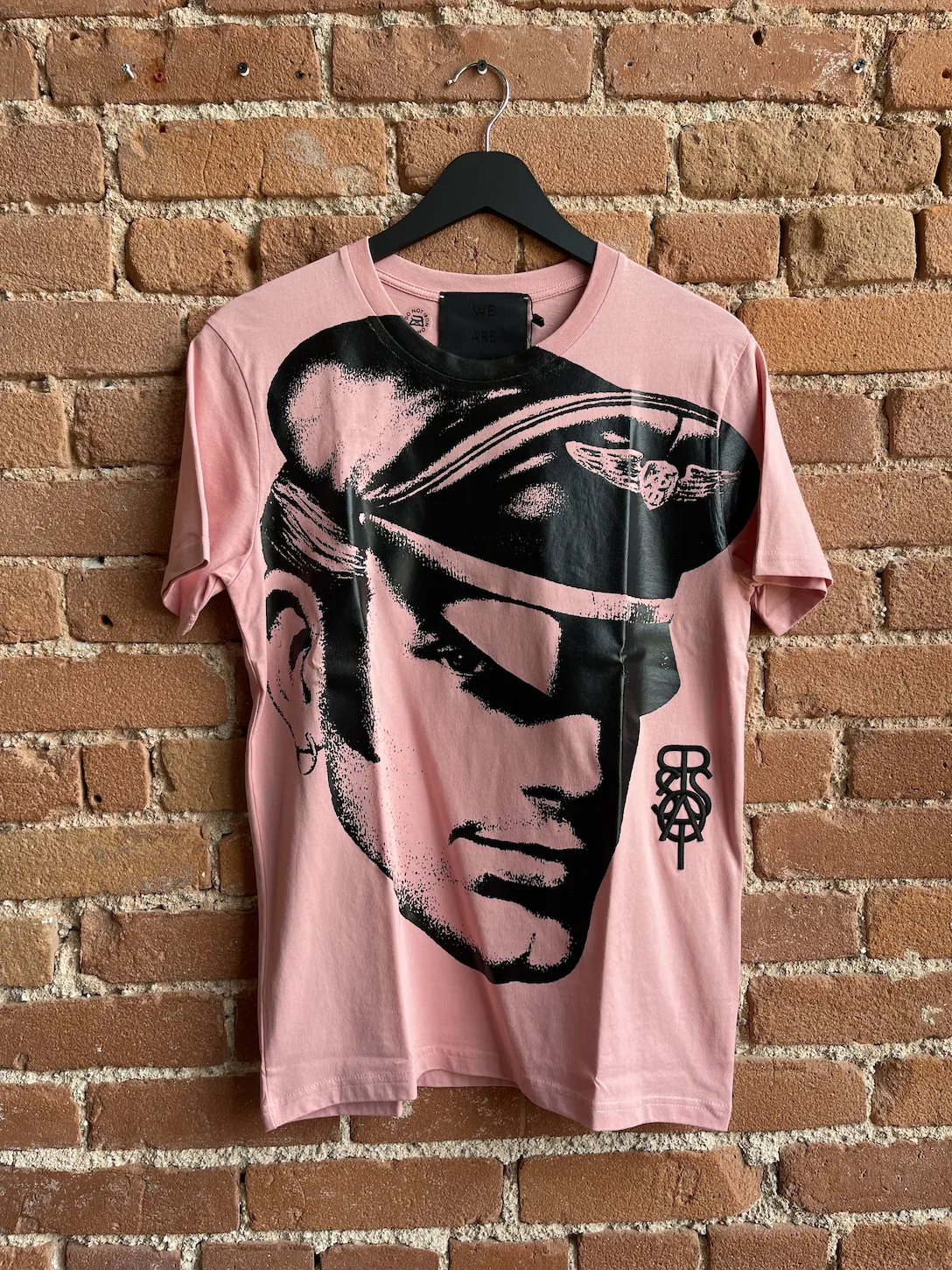 TOM OF FINLAND x WE ARE SPASTOR BIKER HEAD TEE - PINK