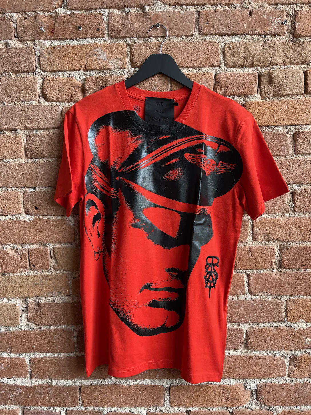 TOM OF FINLAND x WE ARE SPASTOR BIKER HEAD TEE - RED