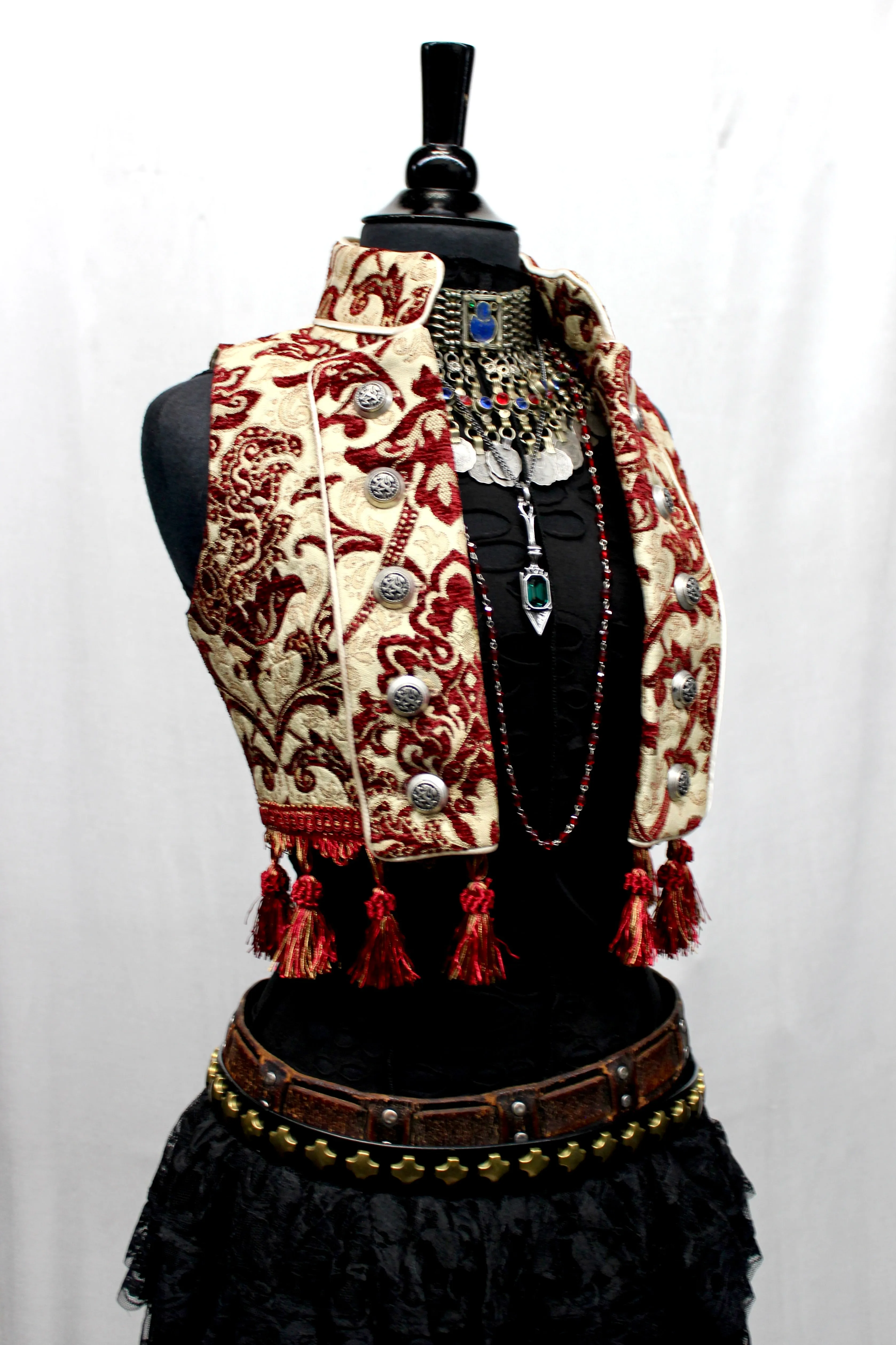 TOREADOR VEST - BURGUNDY/IVORY TAPESTRY