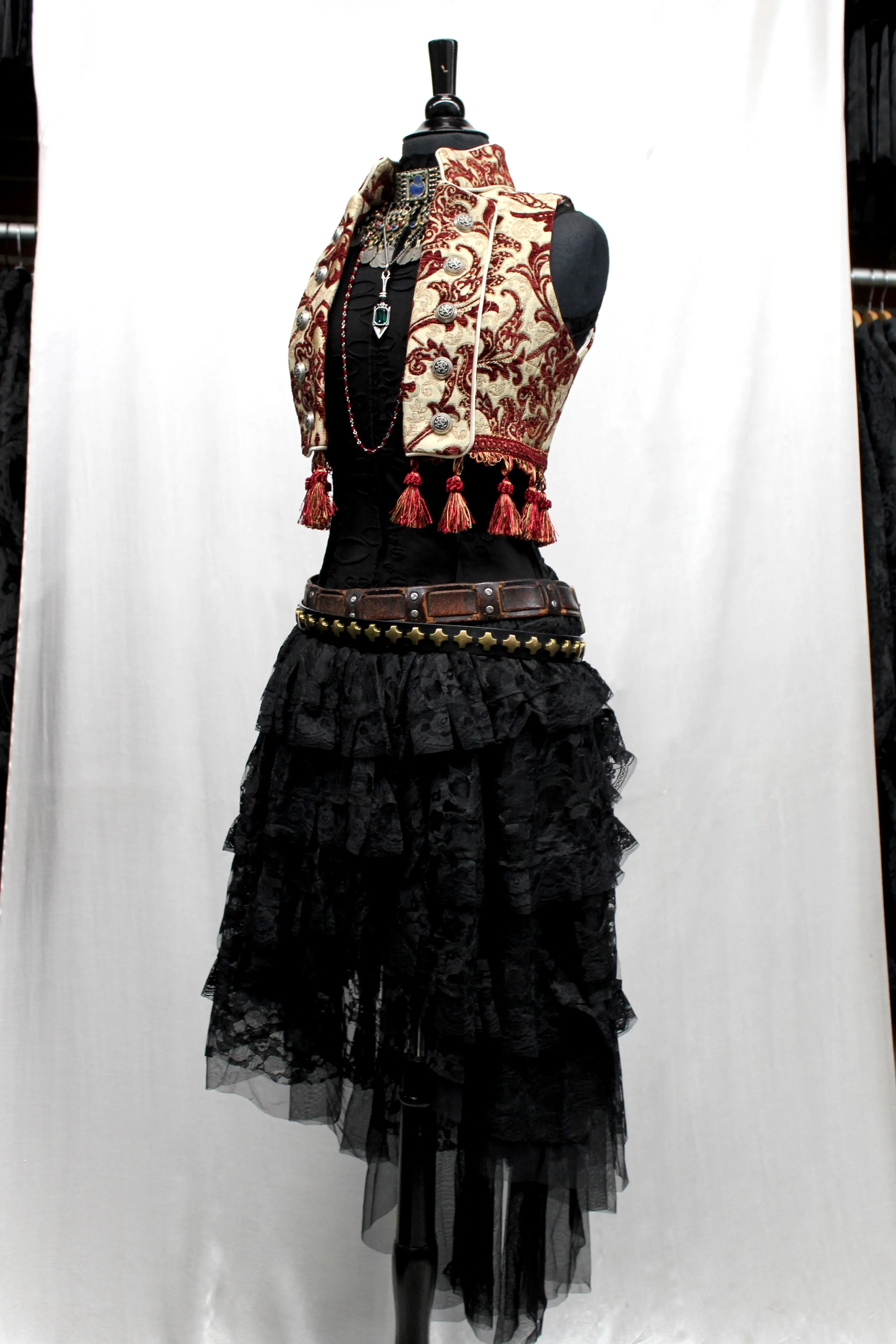 TOREADOR VEST - BURGUNDY/IVORY TAPESTRY