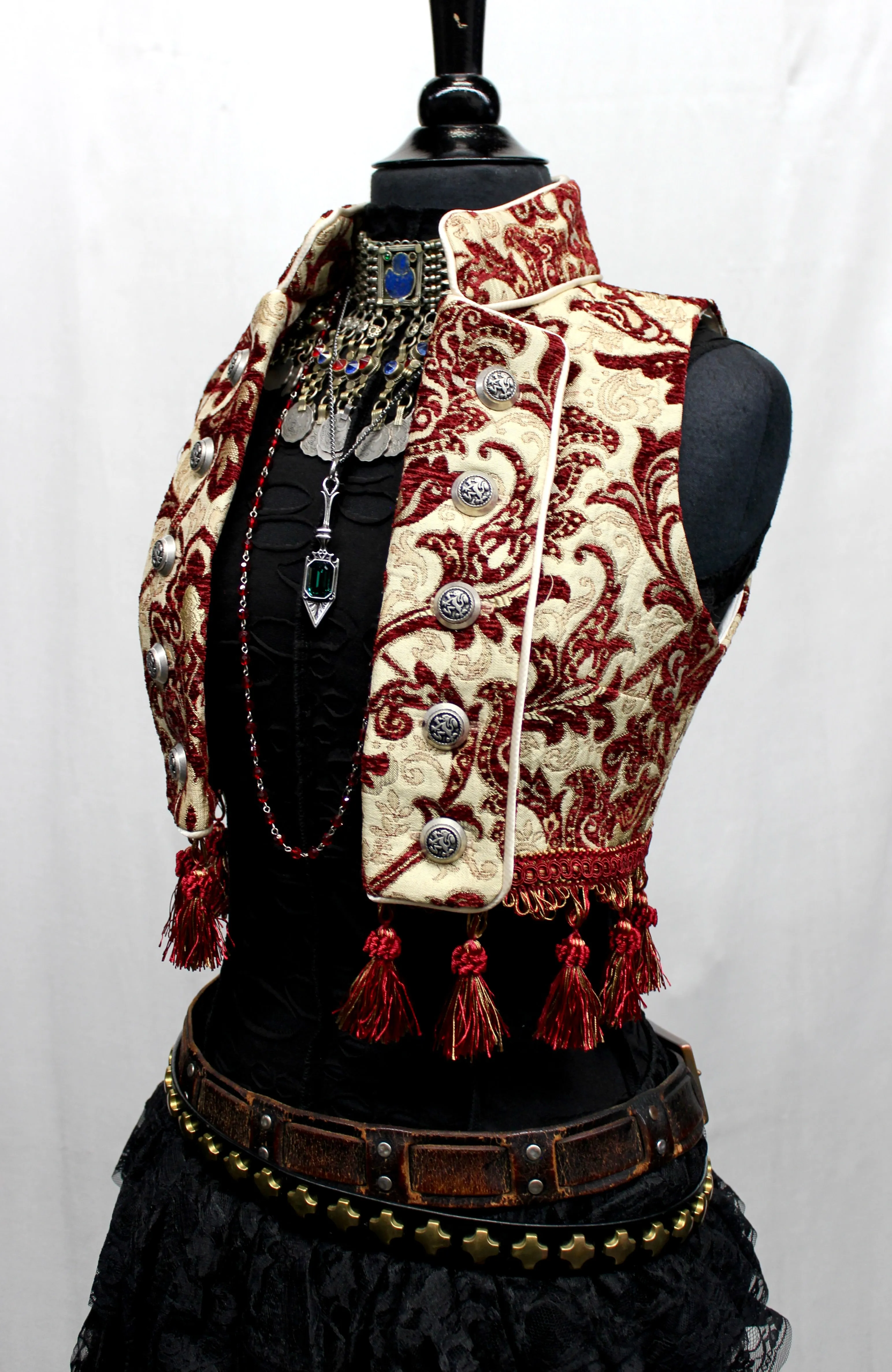 TOREADOR VEST - BURGUNDY/IVORY TAPESTRY